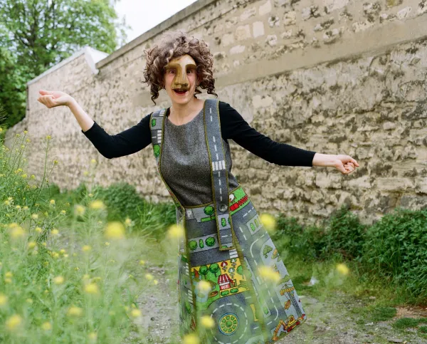 Photo d'une comédienne maquillée