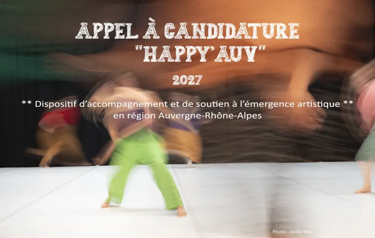 Titre appel à candidature avec danseurs en fond d'image